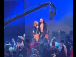 After the conclusion of WWE RAW, Becky Lynch and Seth Rollins shared a kiss in front of the live audience